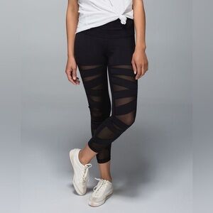 Lululemon High Times Crop *Tech Mesh
Black size 2